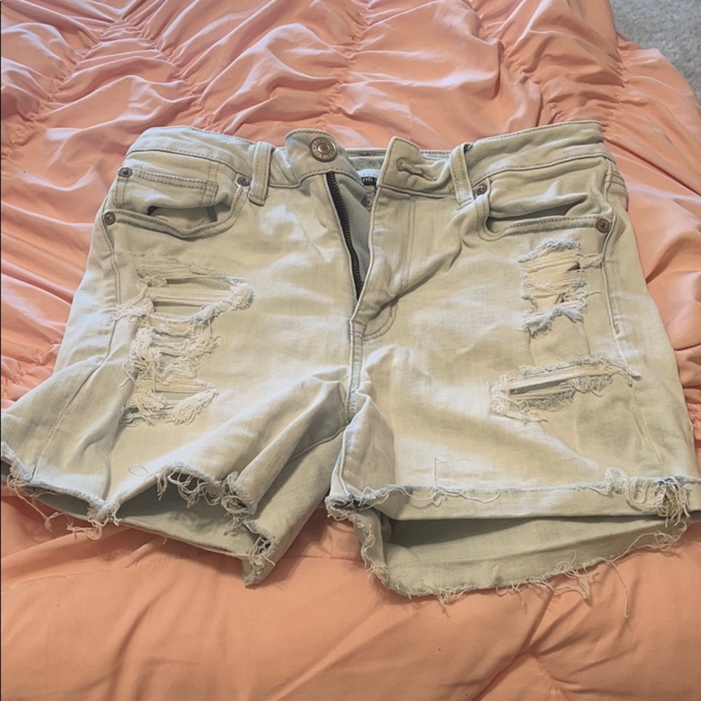 light wash ripped American eagle jean shorts